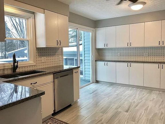 4th image of 2166 Sunnyhill Dr NE