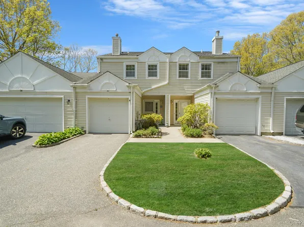 31 Quail Court, Manorville, NY 11949