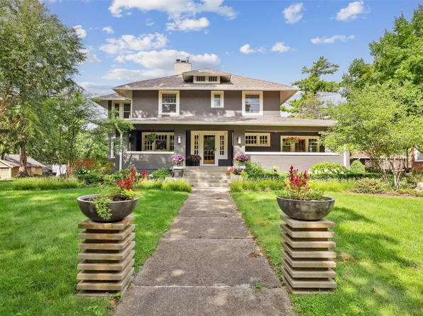 912 45th St, Des Moines, IA 50312