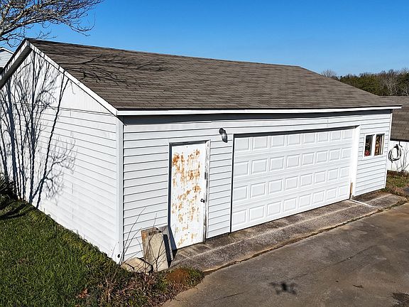 5th image of 2928 Midland Rd