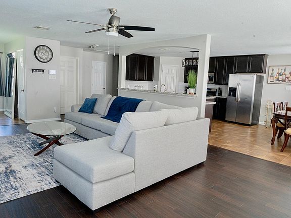Living room/kitchen