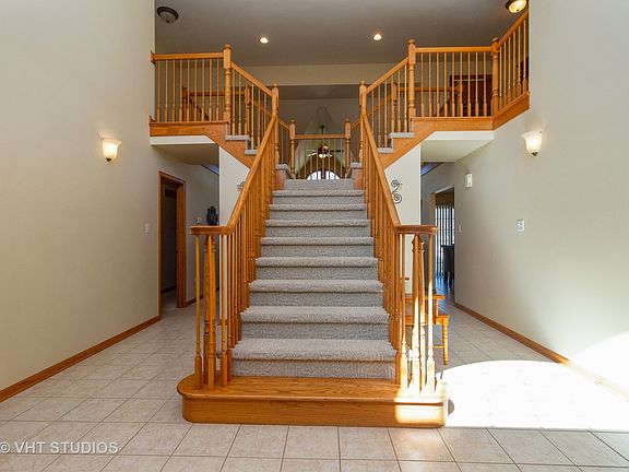 2nd image of 1435 E Cap Cir