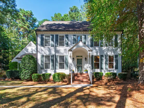 202 Lochside Dr, Cary, NC 27518