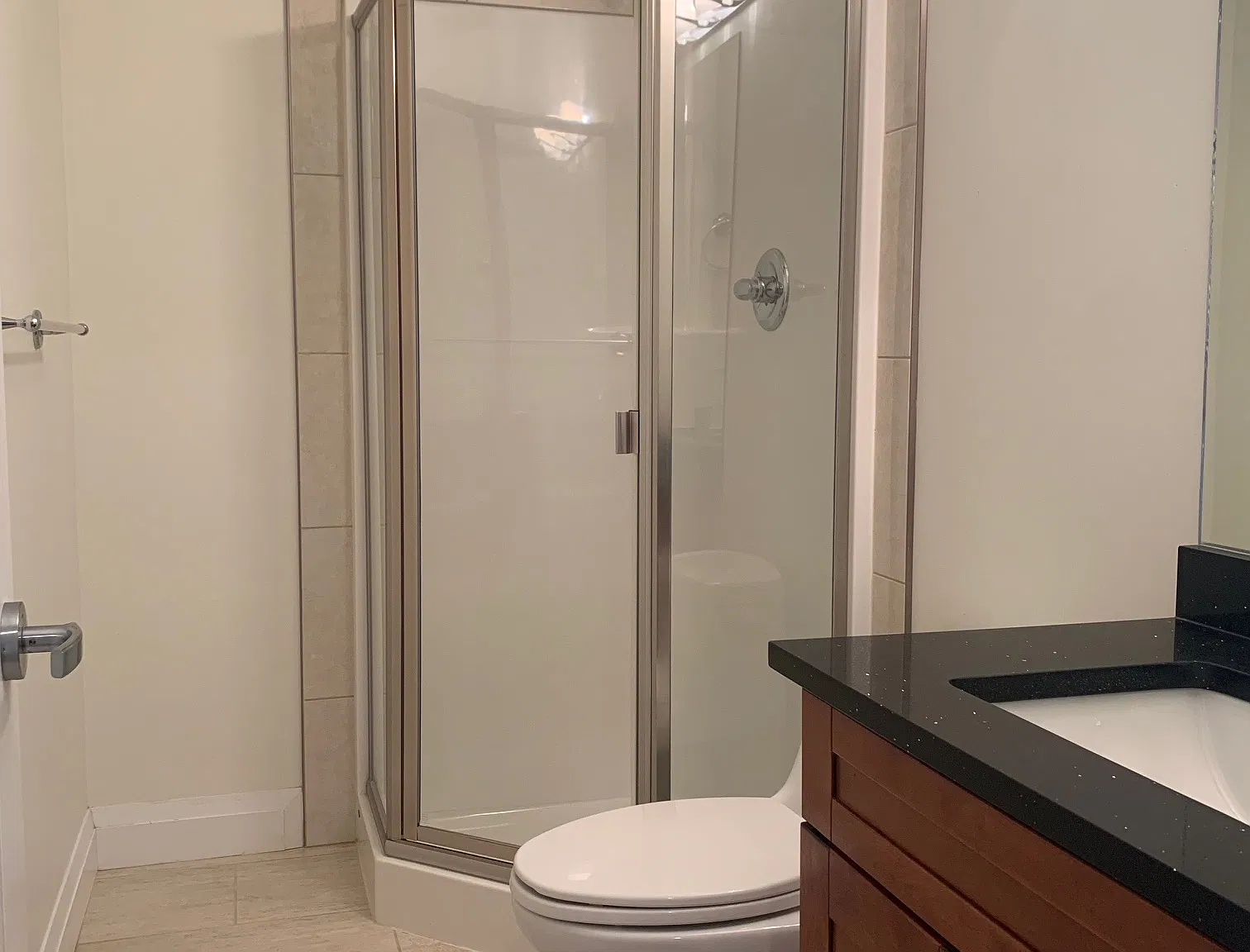 Upper Floors - 10636 66 Ave Nw, Edmonton - Spacious 4-Bedroom, 3-Bath Upper Duplex With Double De... — Photo 3