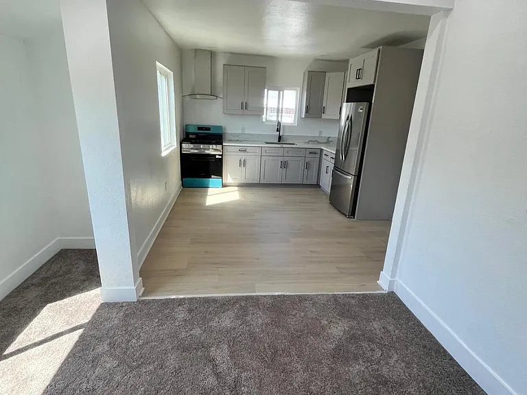 658 1/2 Penrith Dr #2 — Photo 2