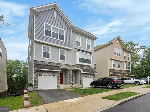6712 Cinnaminson Ct, Philadelphia, PA 19128