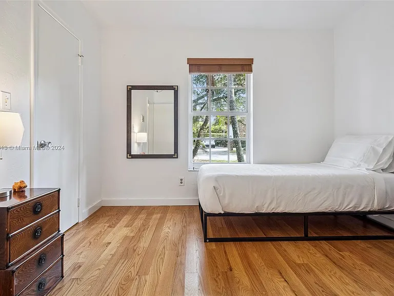 10130 SW 70th Ave — Photo 40