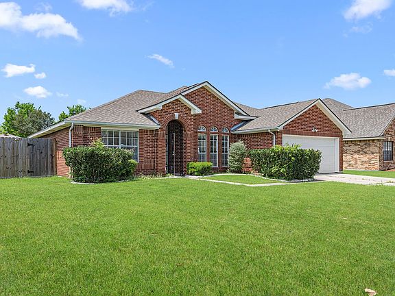 3rd image of 318 Breeze Park Dr