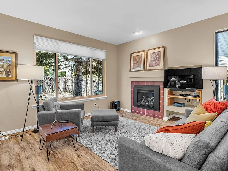 2619 Cottage Loop — Photo 4