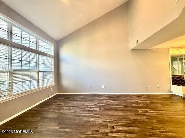 116 Wellington Ct — Photo 4