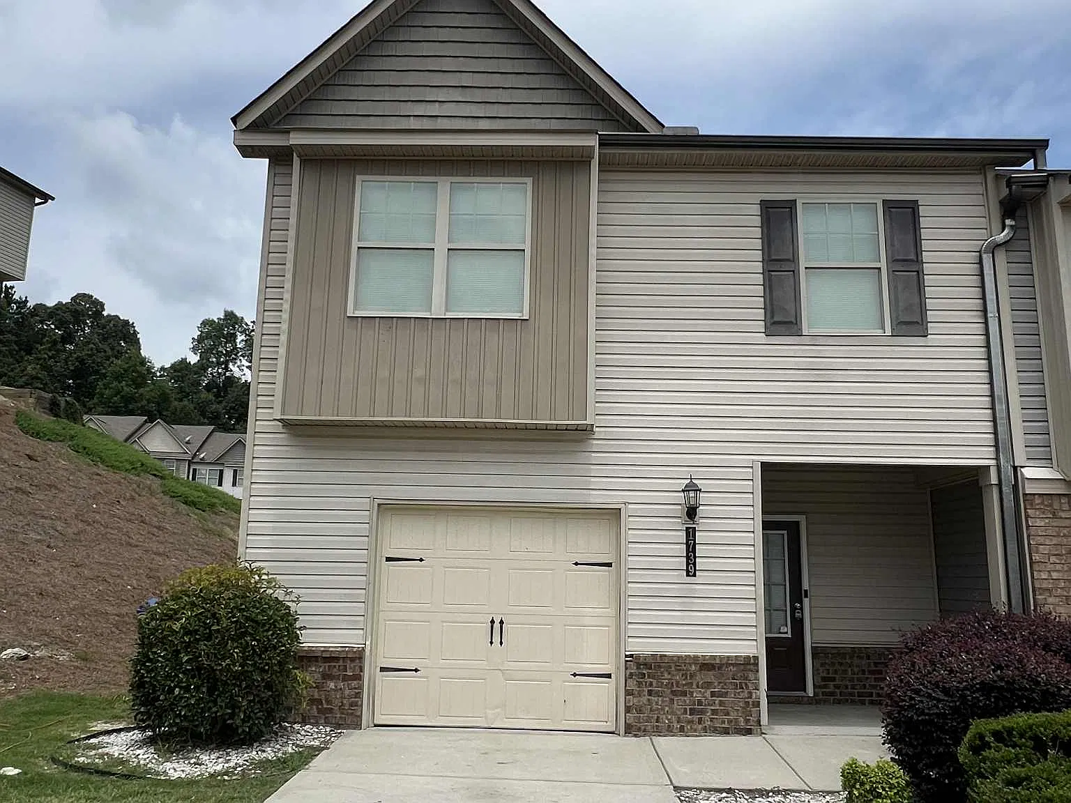 3 bed, 1839 sqft, $1,900 — Photo 1