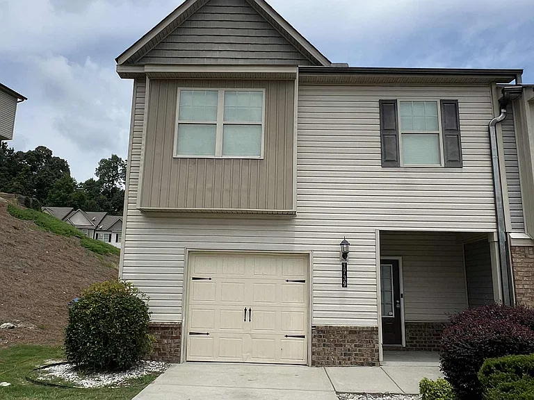 1739 Snapping Ct — Photo 1
