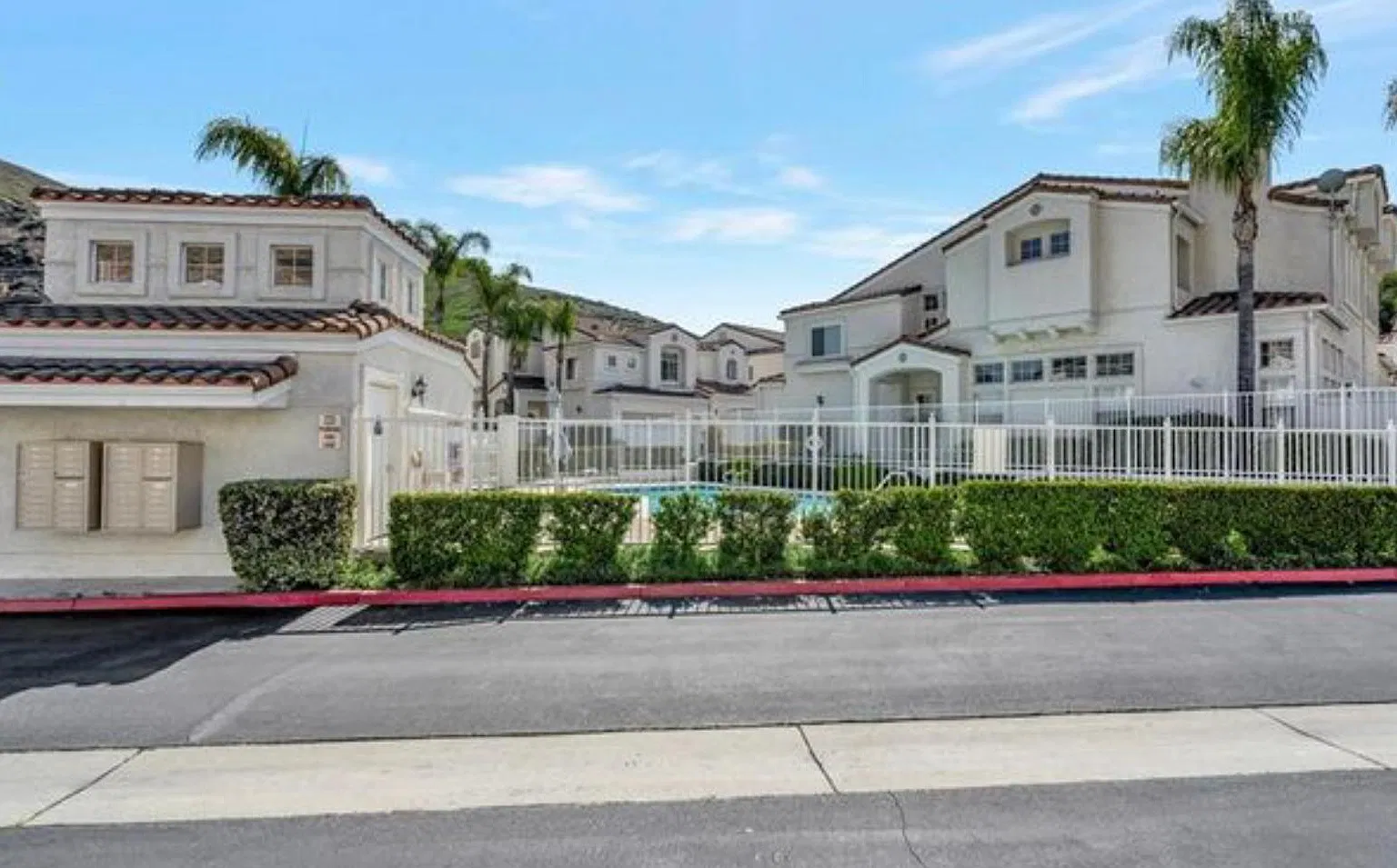 352 Carrione Ct — Photo 3