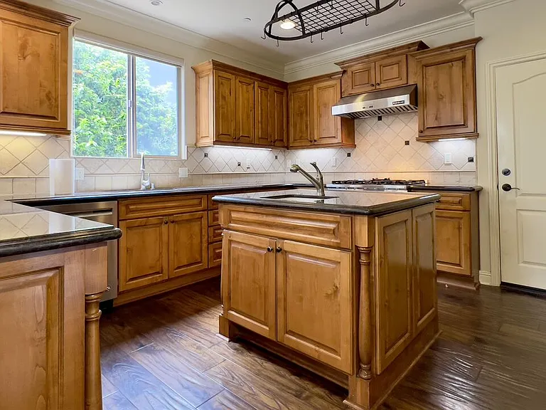 1011 Green Ln — Photo 11