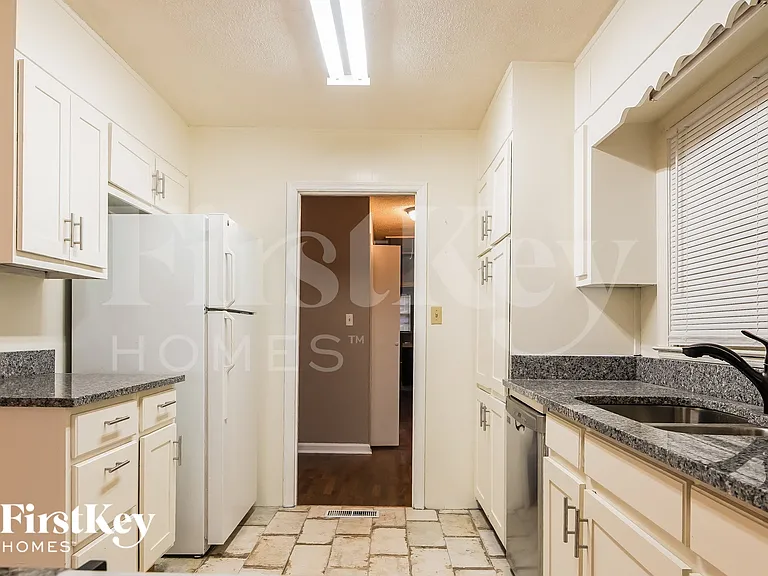 4245 Springdale Cir — Photo 9