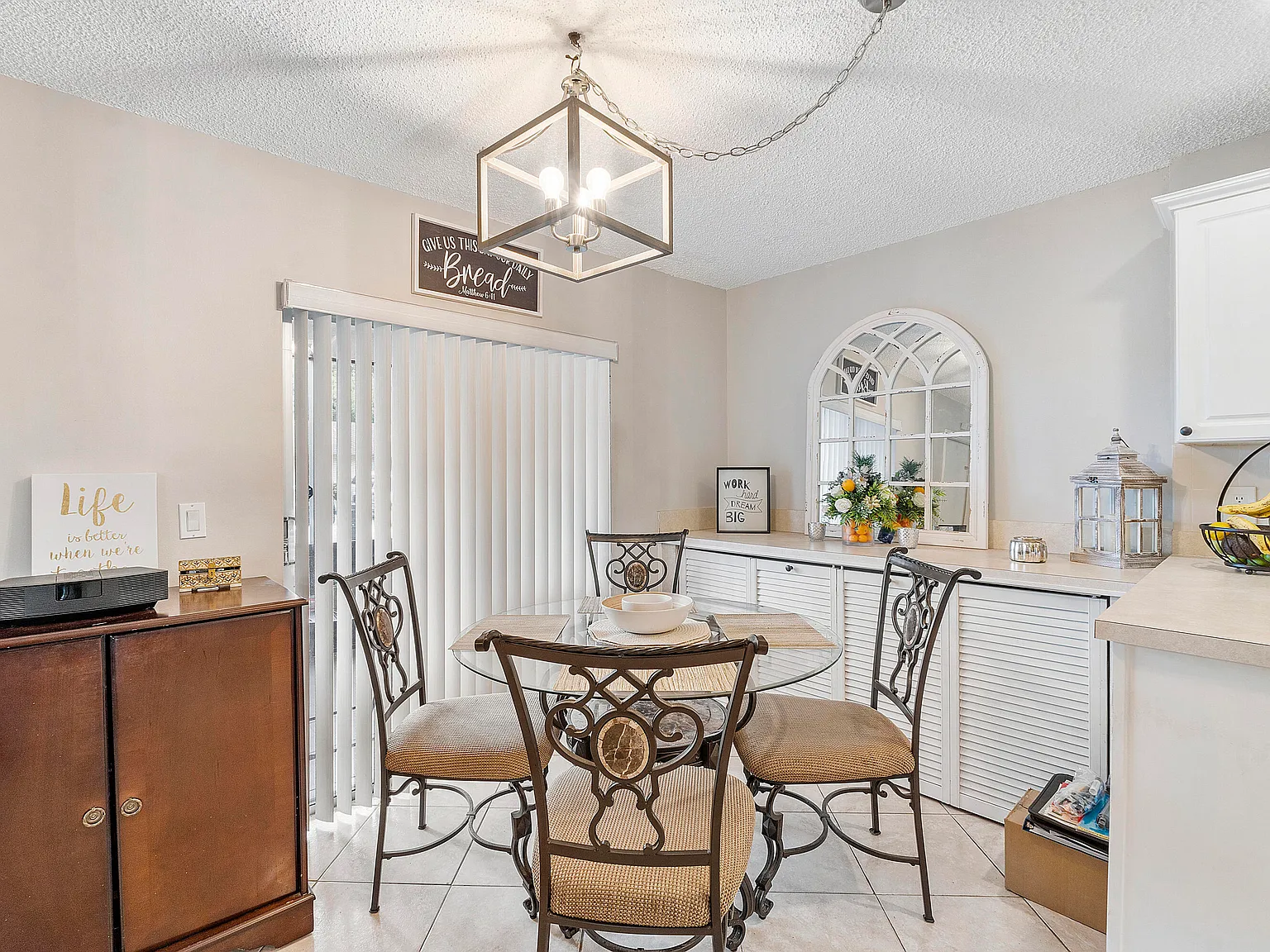 2 bed, 2.0 bath, 1200 sqft, $2,400 — Photo 1