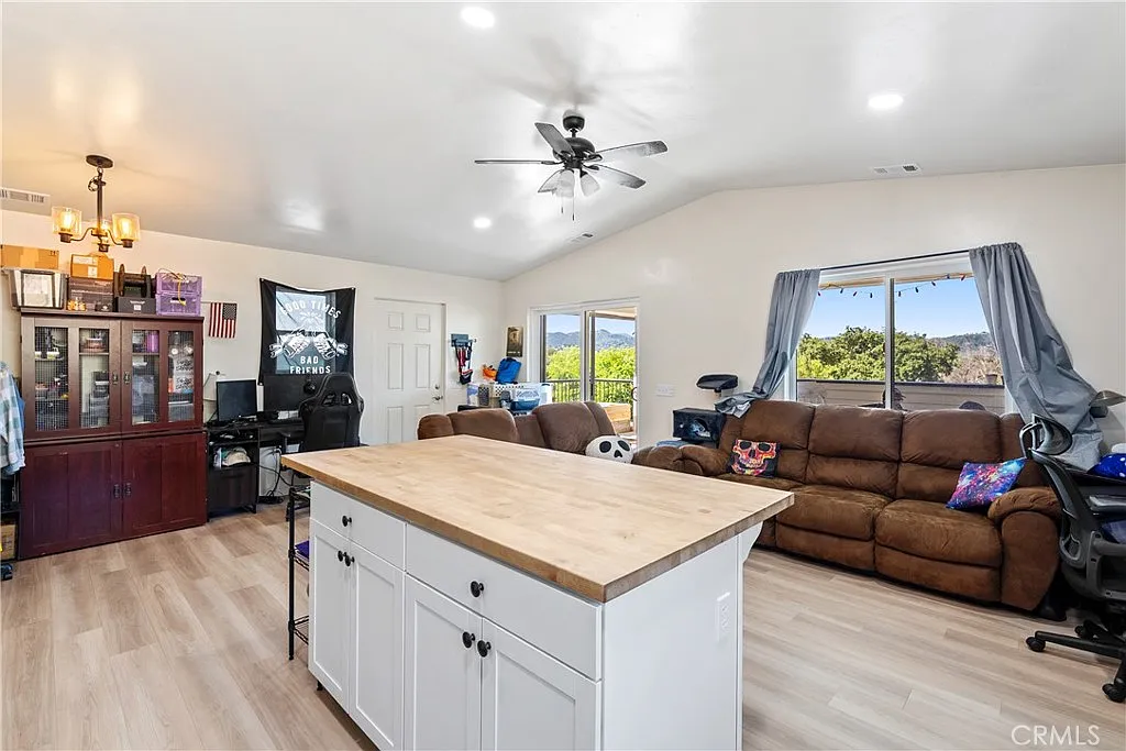Building Photo - 9757 Las Lomas Ave