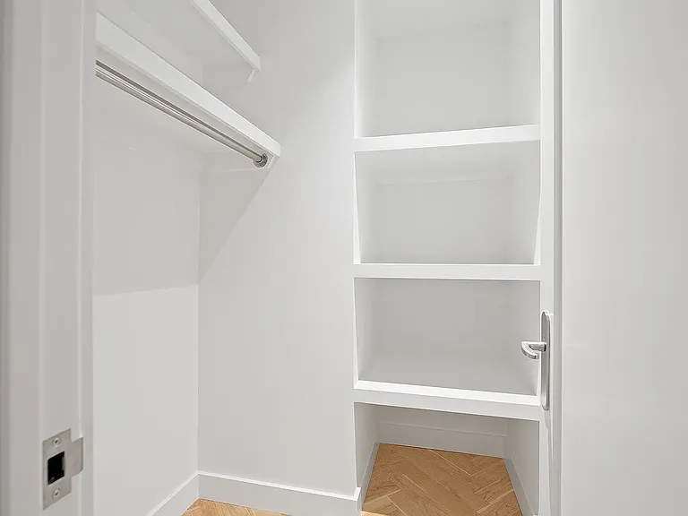 336 W 95th St #5 — Photo 6