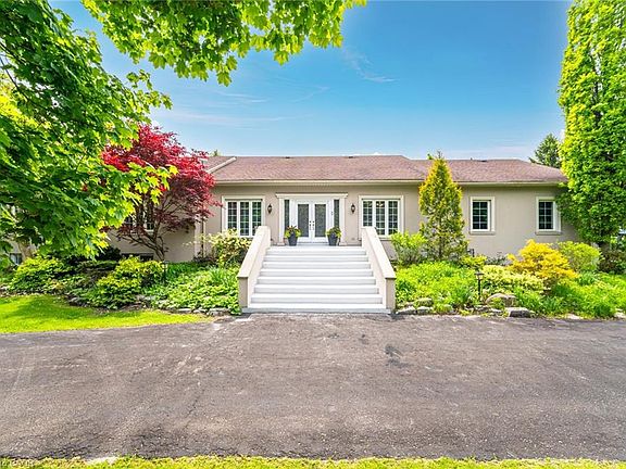 3rd image of 15634 Mountainview Rd