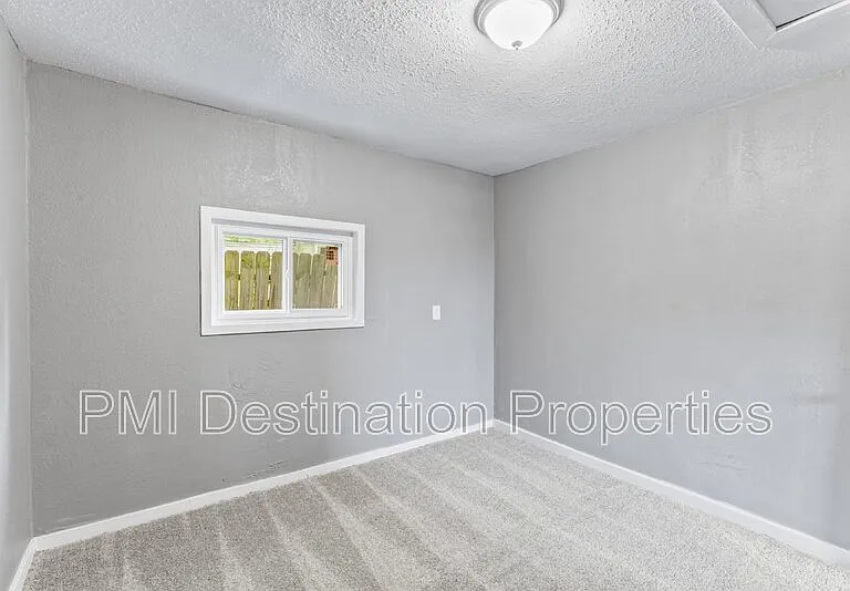 915 E Hayward Ave — Photo 10