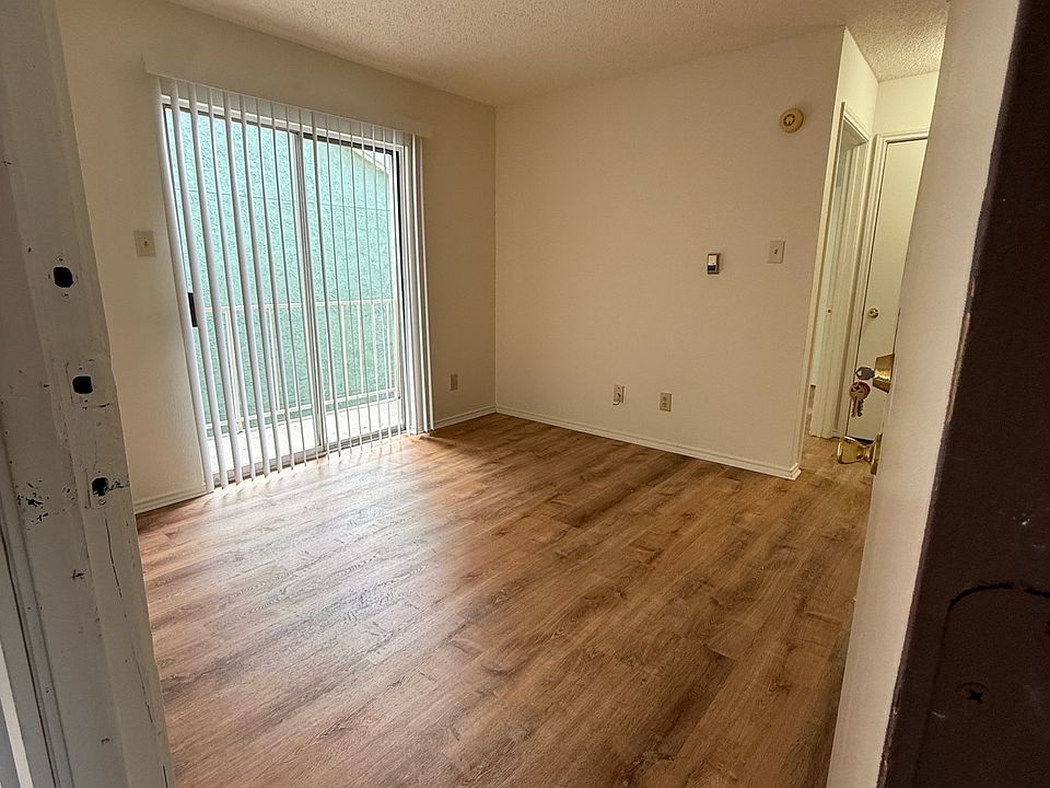1st image of 1075 W Vanderbilt St #11507482