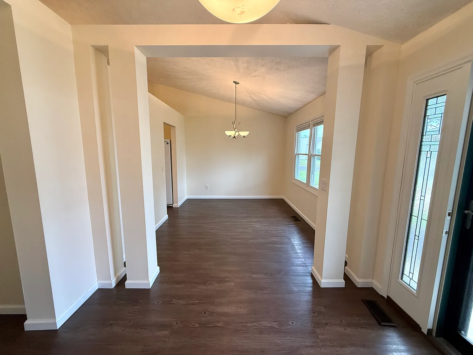 3 bed, 1388 sqft, $2,350 — Photo 3