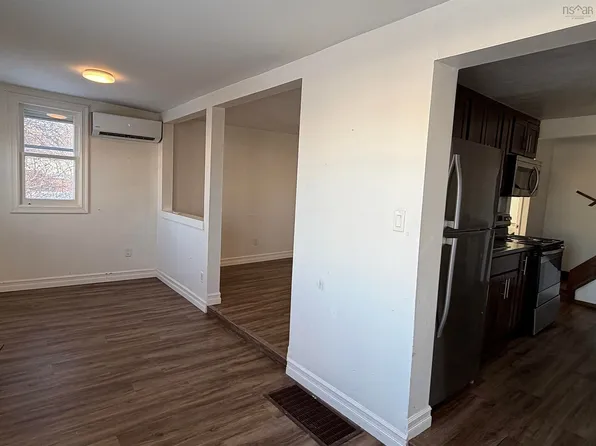 12 Chestnut St, Highland Lakes, NJ 07422