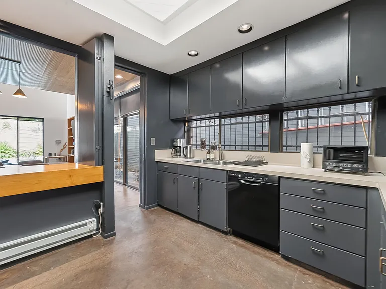 Colquitt St — Photo 15