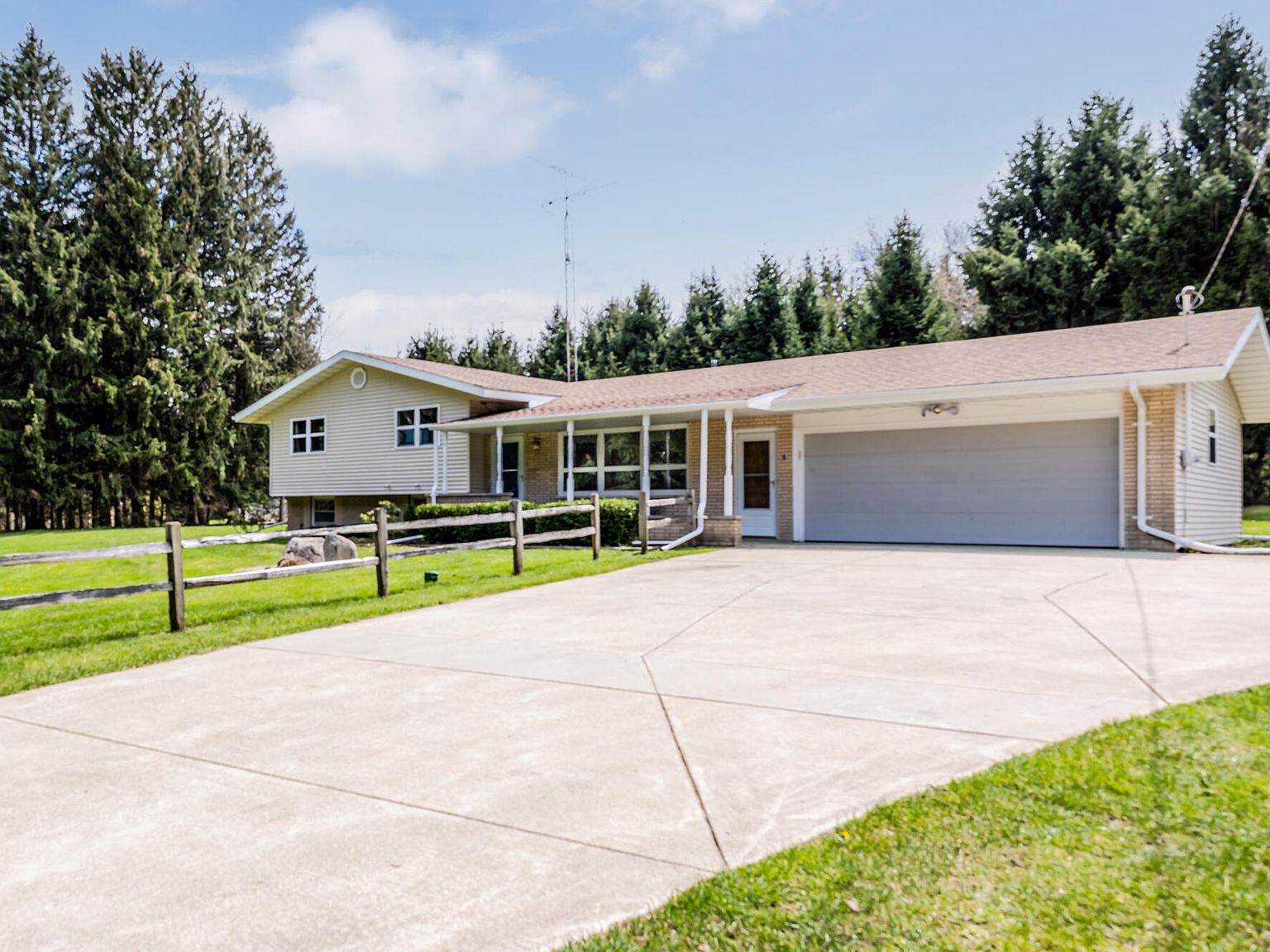 4327 Pier Rd, Benton Harbor, MI 49022 Zillow