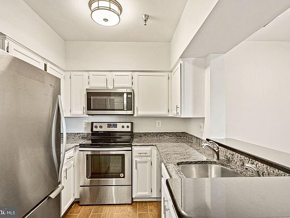 2nd image of 2400 Clarendon Blvd Ph 1