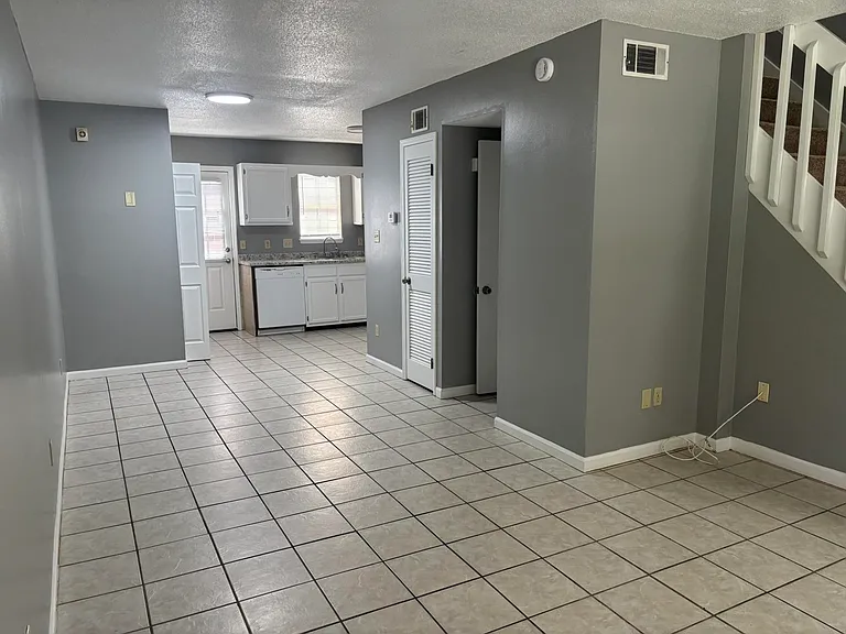 1018 Crossing Brook Way — Photo 3