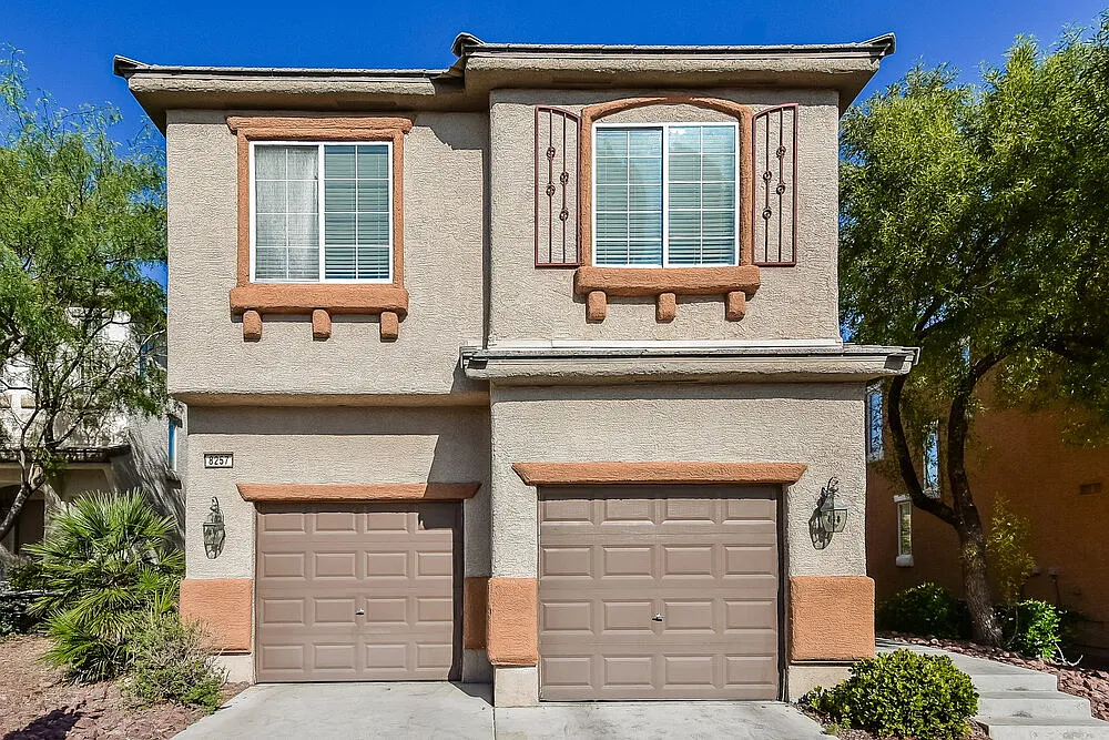 3 bed, 2.5 bath, 1518 sqft, $2,135 — Photo 1