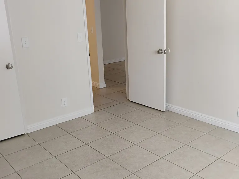 14652 Adams St #7 — Photo 8