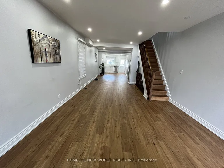 19 Britannia Ave — Photo 26