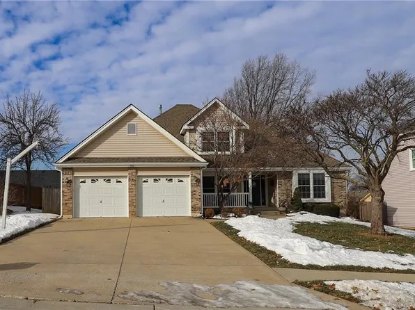 908 NE Kenwood Dr, Lees Summit, MO 64064