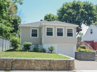 205 N Llewellyn St, Lowell, MA 01850