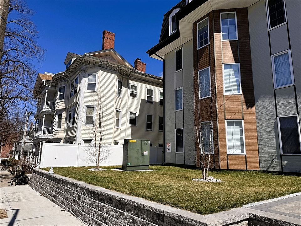 1st image of 472 Warren St