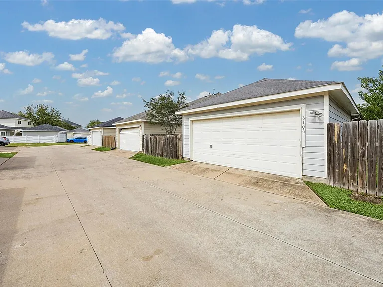 6106 Settlers Lake Cir E — Photo 24