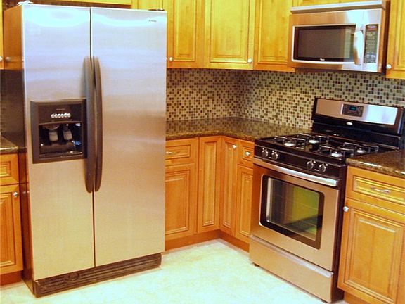4th image of 8942 Clearwater Dr