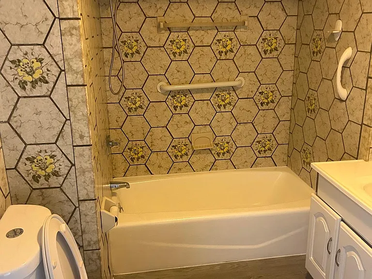 41 Becker Ave — Photo 10