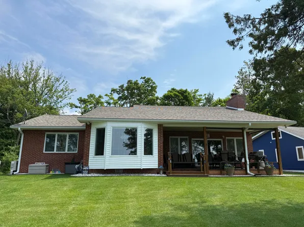 516 W Shoreview Ln, Indian River, MI 49749
