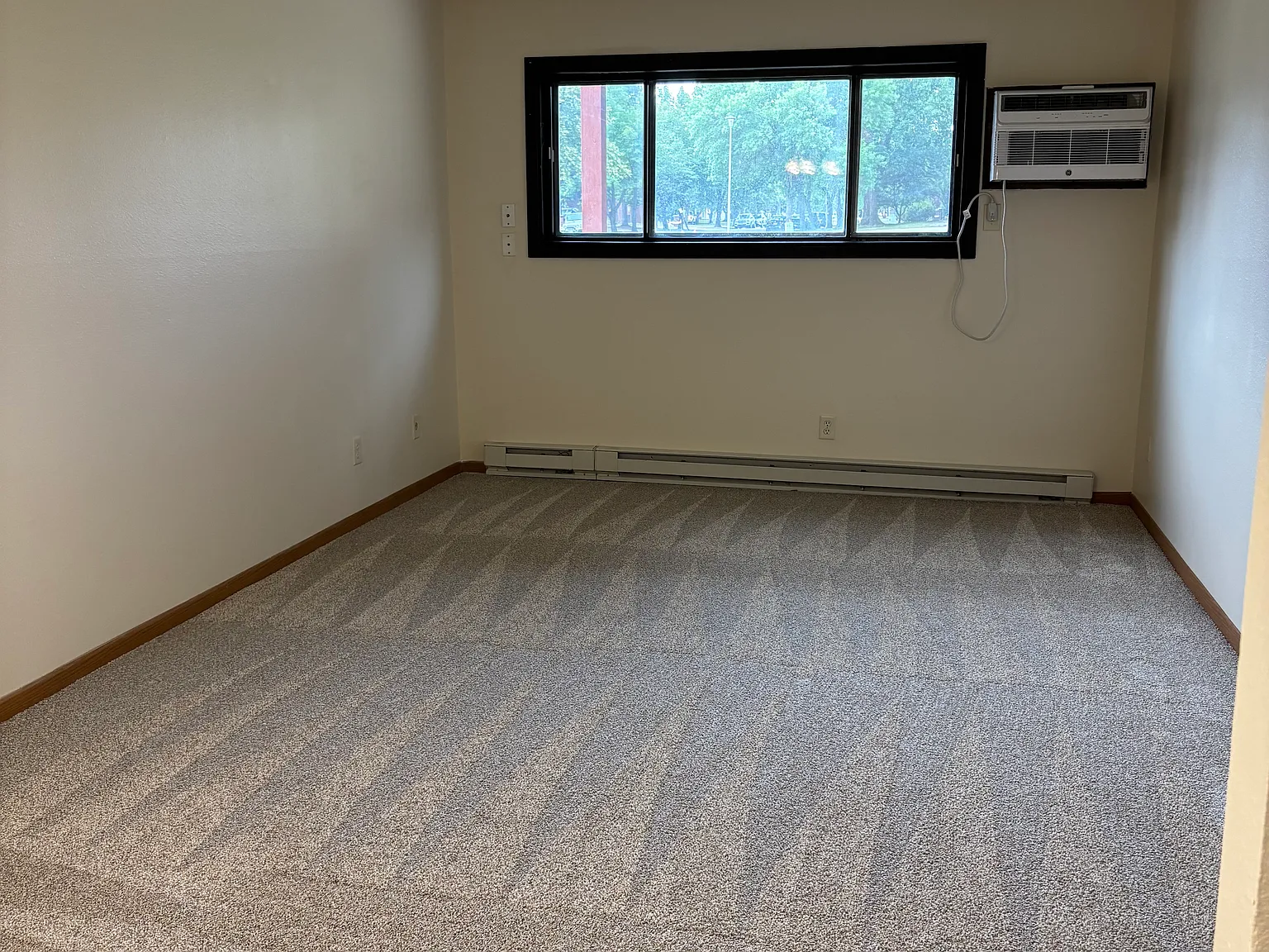 2 bed, 800 sqft, $690 — Photo 2
