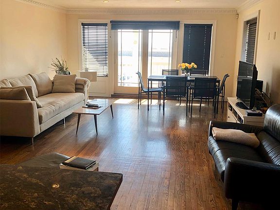 3rd image of 333 W Broadway