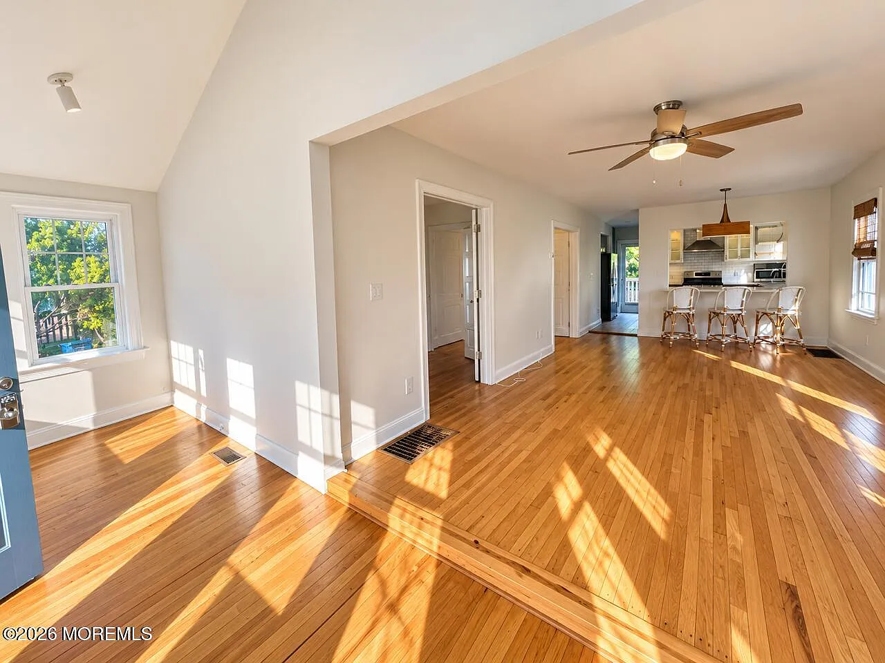 2 bed, 994 sqft, $3,750 — Photo 2