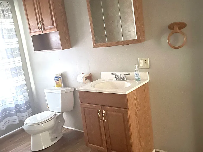 313 N Avenue H — Photo 2