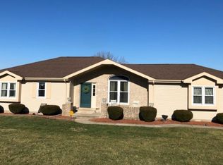 1932 E Woodside Village Dr, Connersville, IN 47331