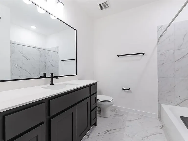 110 Pennybacker Ln — Photo 21