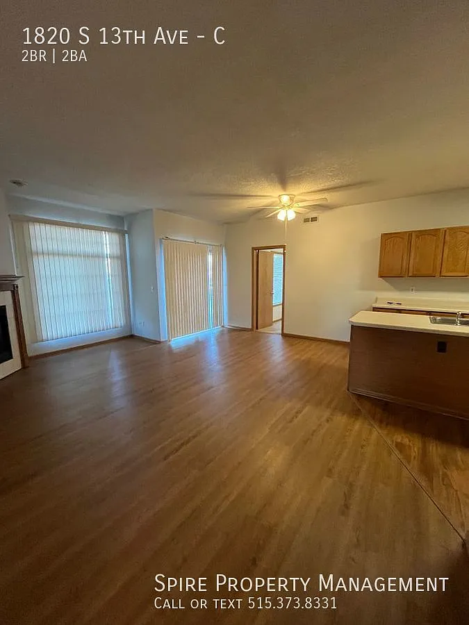 Spacious 2 bed/1bath unit in Newton with Garage! — Photo 1