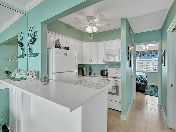 3rd image of 4050 N Ocean Drive #406