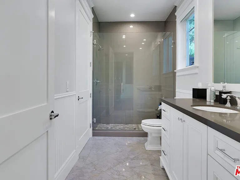 19633 Wells Dr — Photo 17